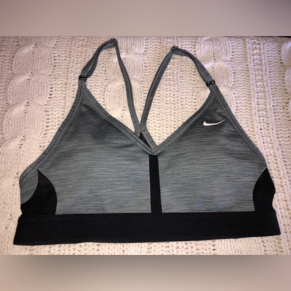 PREOWNED SZ XS Nike Women's Gray Sports Bra